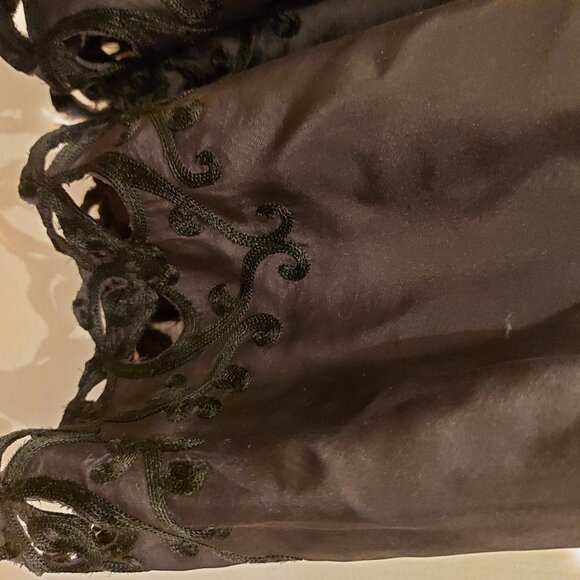 Silk and Velvet in Black - Picture 2 of 6